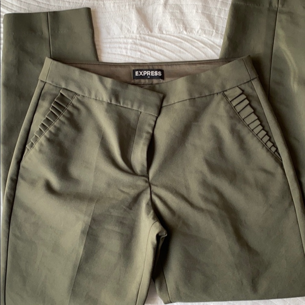 Hunter Green crop dress pants! Super cute